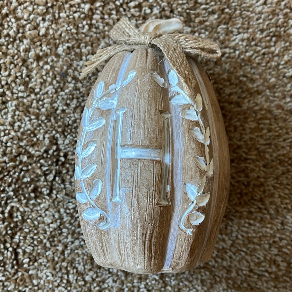 Small Beige Letter H Pumpkin